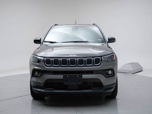 Used 2024 Jeep Compass Latitude AWD/4WD image 11