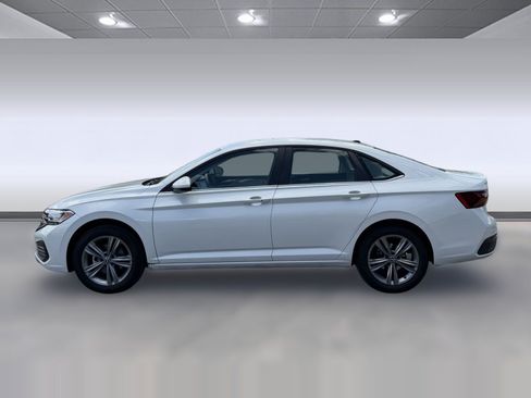 Used 2024 Volkswagen Jetta SE FWD image 2