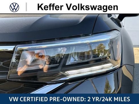 Certified 2023 Volkswagen Taos SE FWD image 11