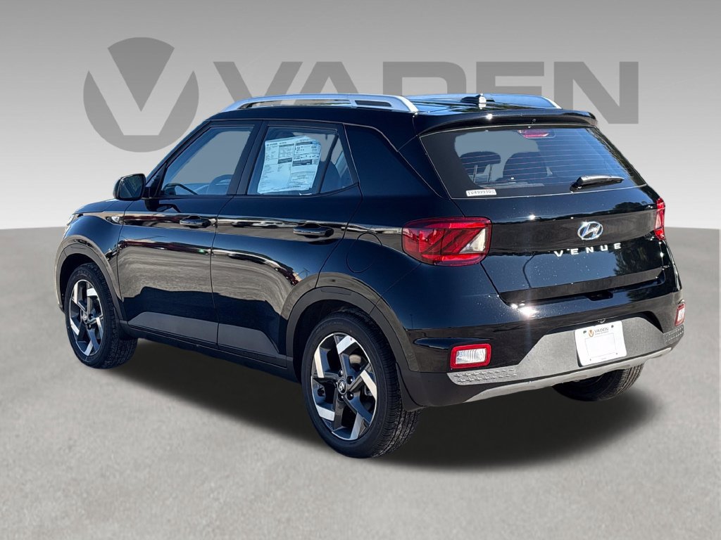 New 2026 Hyundai Venue SEL FWD image 4