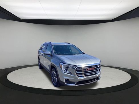 Used 2024 GMC Terrain SLT w/ LPO, Floor Liner Package AWD/4WD image 2