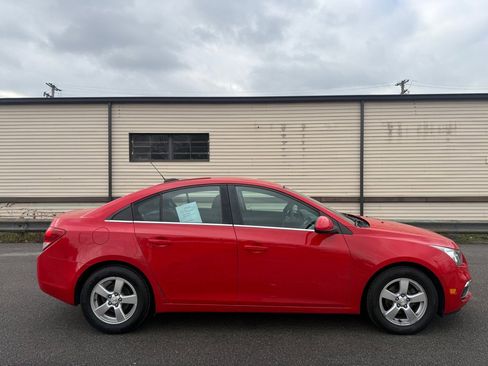 Used 2015 Chevrolet Cruze LT image 2