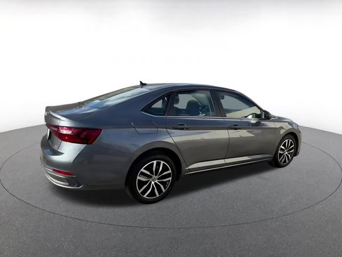 Used 2025 Volkswagen Jetta SE image 15