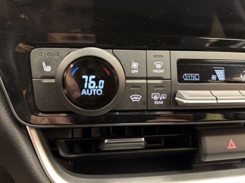 Certified 2024 Toyota Grand Highlander XLE image 40