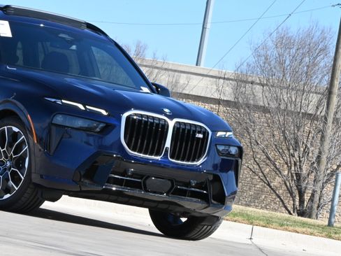 Used 2026 BMW X7 M60i AWD/4WD image 3