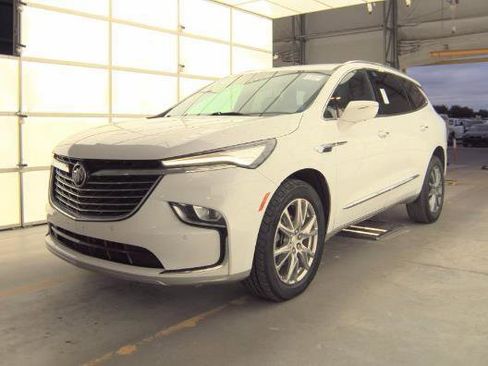Used 2022 Buick Enclave Premium image 16