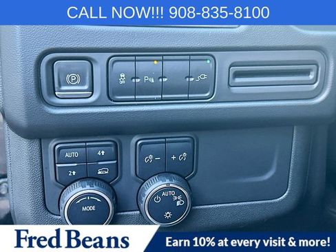 Used 2021 Chevrolet Suburban LT image 12