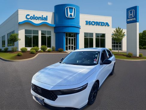 Used 2025 Honda Accord SE image 2