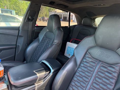 Used 2022 Audi RS Q8 w/ Carbon Optic Package image 5