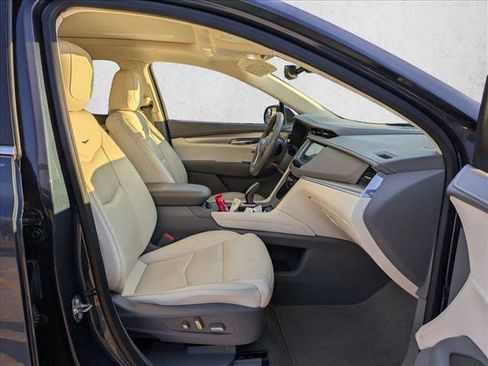 Used 2018 Cadillac XT5 Luxury w/ Driver Awareness Package image 19