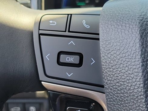 Used 2026 Toyota Camry XLE AWD/4WD image 5
