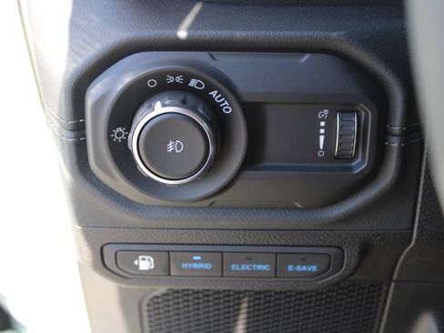 Used 2024 Jeep Wrangler Unlimited Sahara w/ Technology Group AWD/4WD image 29
