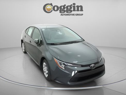Used 2025 Toyota Corolla LE FWD image 14