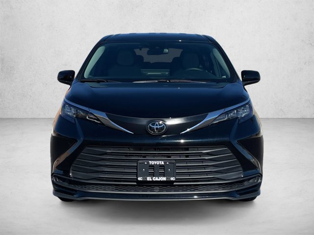 Used 2026 Toyota Sienna LE FWD image 2