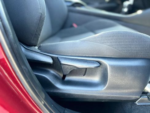 Used 2018 Toyota C-HR XLE FWD image 37