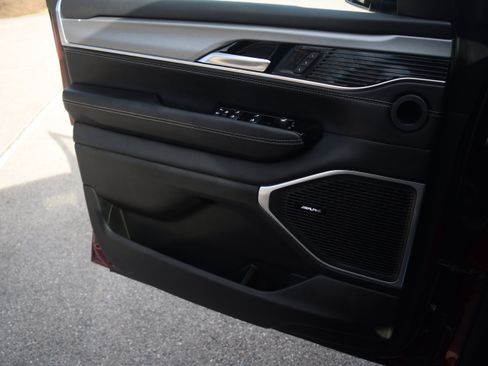 Used 2023 Jeep Wagoneer Series II image 19