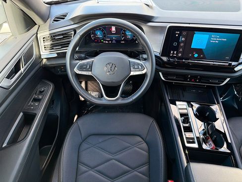 Used 2025 Volkswagen Atlas Cross Sport SE image 16