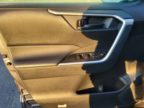 Used 2023 Toyota RAV4 LE image 13