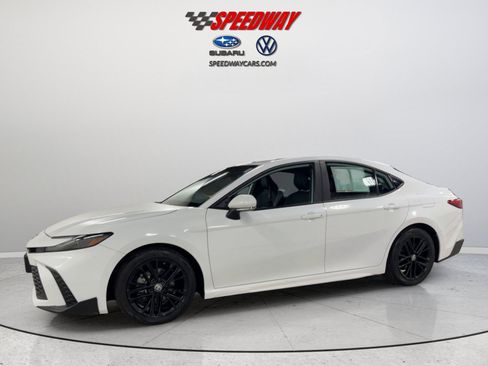 Used 2025 Toyota Camry SE FWD image 11