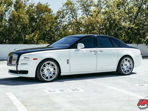 Used 2017 Rolls-Royce Ghost RWD image 15