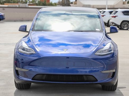 Used 2024 Tesla Model Y Long Range RWD image 2