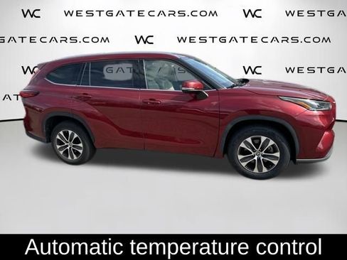 Used 2021 Toyota Highlander XLE FWD image 4