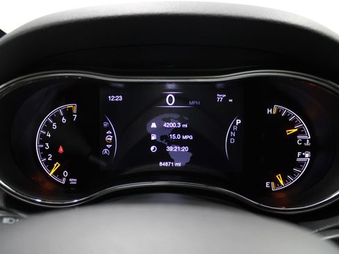 Used 2019 Jeep Grand Cherokee Altitude AWD/4WD image 31