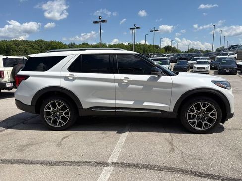 Used 2025 Ford Explorer Platinum w/ Ultimate Package AWD/4WD image 8