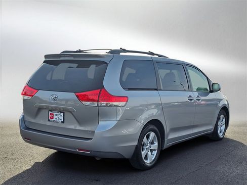 Used 2012 Toyota Sienna LE w/ Towing Pkg image 5