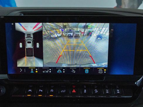 Used 2022 Chevrolet Silverado 1500 ZR2 w/ Technology Package image 7