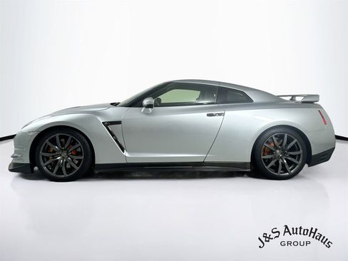 Used 2013 Nissan GT-R Premium AWD/4WD image 4