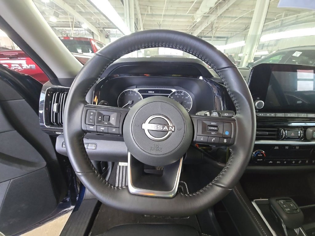 Certified 2025 Nissan Pathfinder SV AWD/4WD image 14