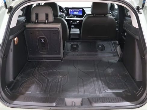 Used 2024 Chevrolet Trax ACTIV w/ Sunroof Package image 38