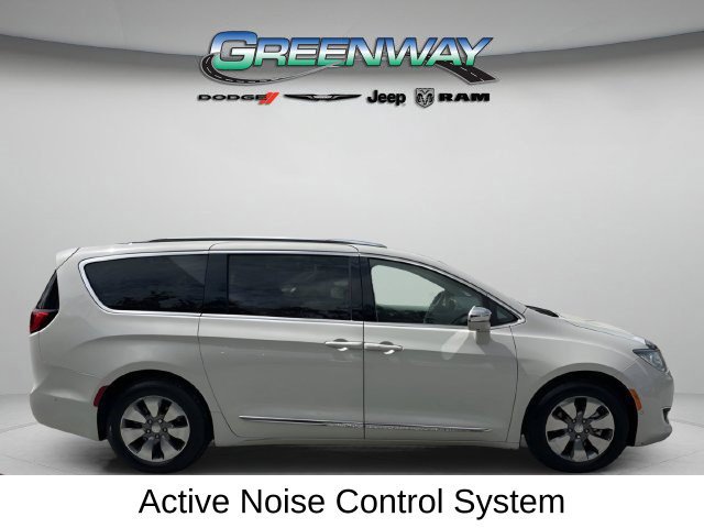 Used 2017 Chrysler Pacifica Platinum FWD image 7