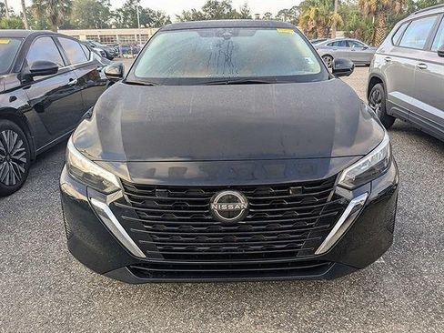 Used 2025 Nissan Sentra SV w/ SV Premium Package FWD image 2