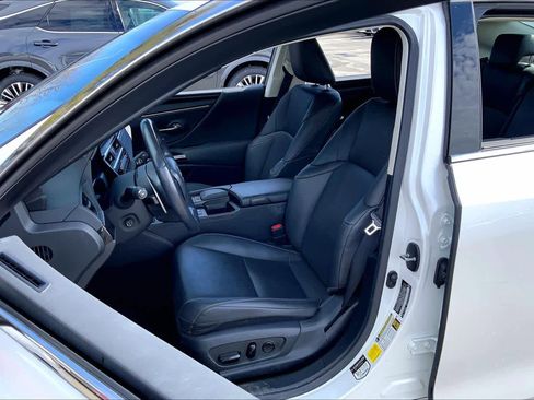 Used 2022 Lexus ES 300h w/ Premium Package image 8
