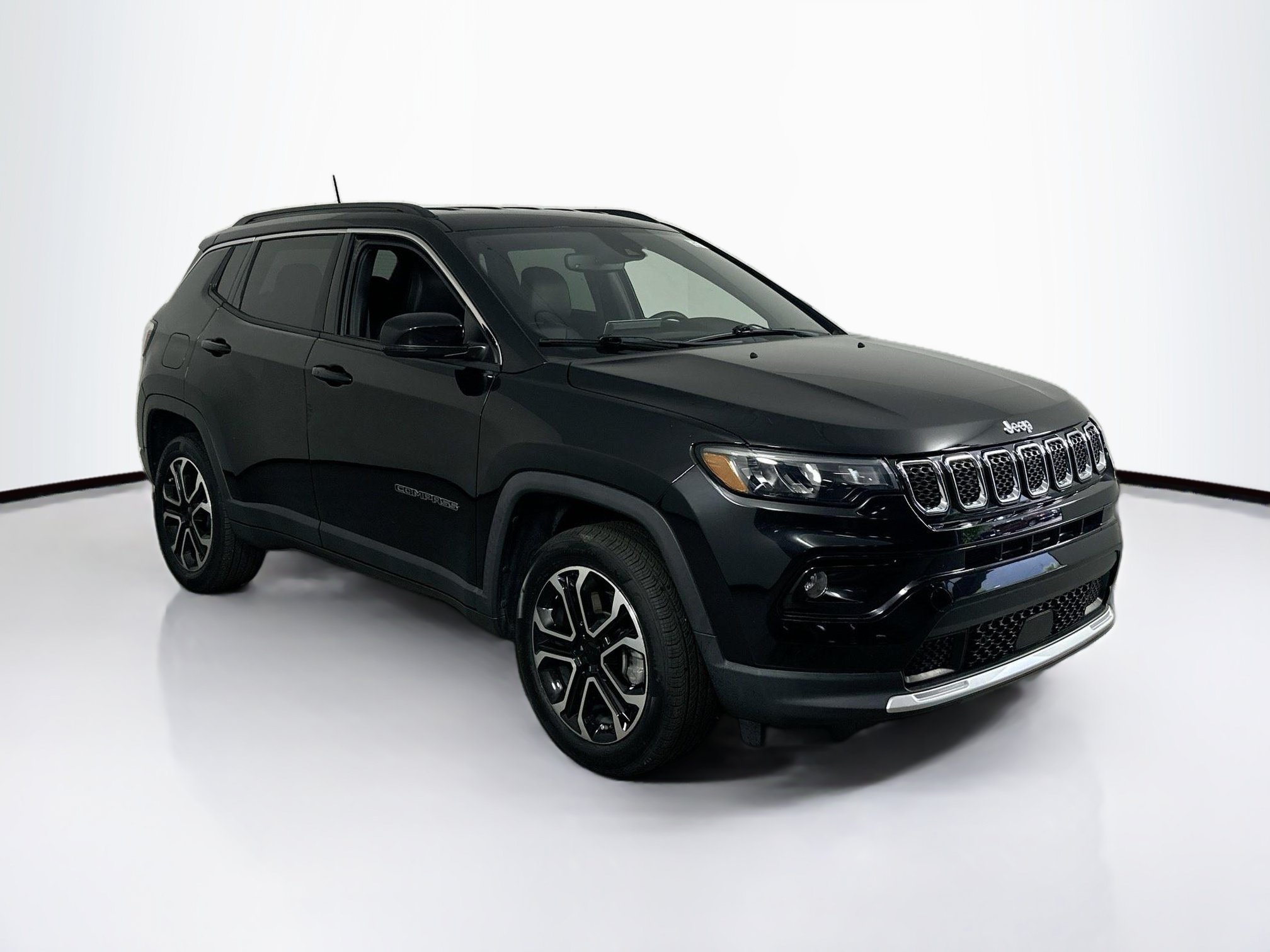 Used 2023 Jeep Compass Limited AWD/4WD image 3