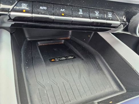 Used 2025 Chevrolet Equinox EV LT image 14