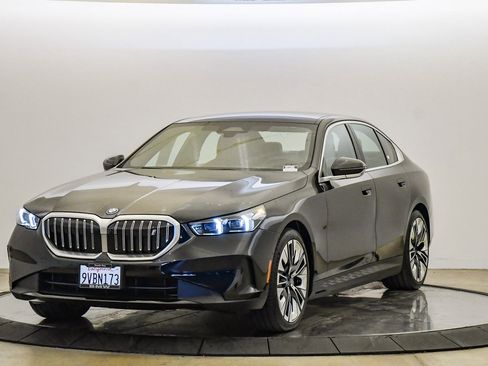 Used 2025 BMW i5 xDrive40 w/ Premium Package image 1