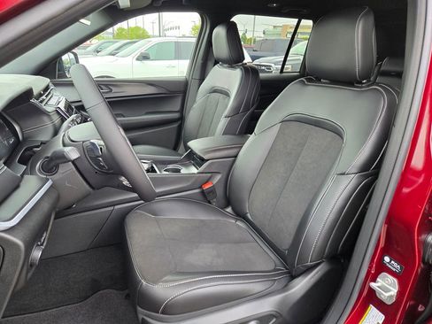 New 2025 Jeep Grand Cherokee Altitude image 15