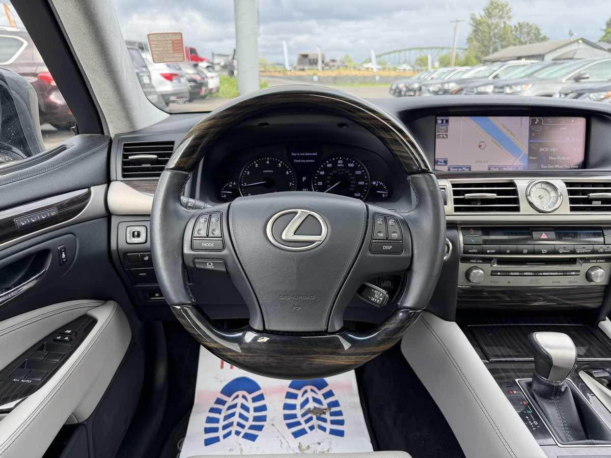 Used 2014 Lexus LS 460 w/ Comfort Package RWD image 20