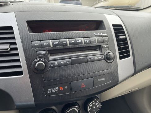 Used 2009 Mitsubishi Outlander SE image 4