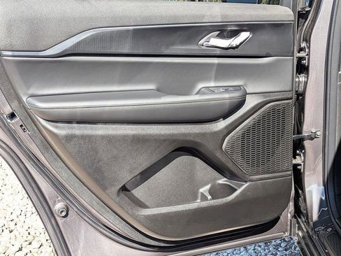 New 2025 Jeep Grand Cherokee L Altitude image 20