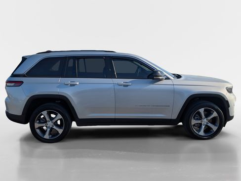 Used 2023 Jeep Grand Cherokee 4WD 4xe image 3