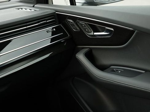 Used 2025 Audi Q7 3.0T Prestige w/ Prestige Package image 30