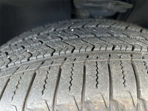 Used 2024 Volkswagen Atlas SEL Premium R-Line image 10