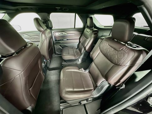 Used 2025 Ford Explorer Platinum w/ LUX Leather Package AWD/4WD image 29