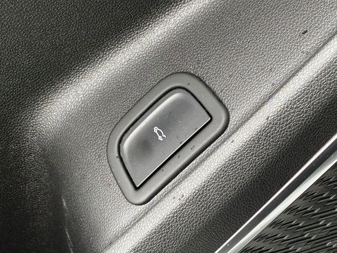 Used 2025 Buick Enclave Preferred FWD image 12