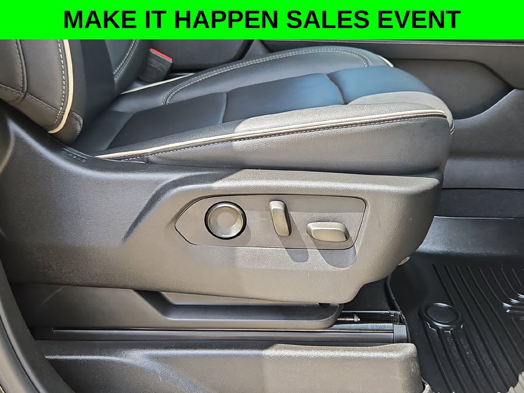 Used 2024 GMC Yukon SLT w/ SLT Luxury Package AWD/4WD image 30