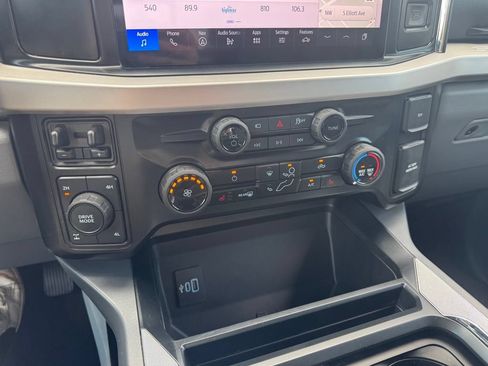 Used 2025 Ford F250 XLT w/ Black Appearance Package AWD/4WD image 12